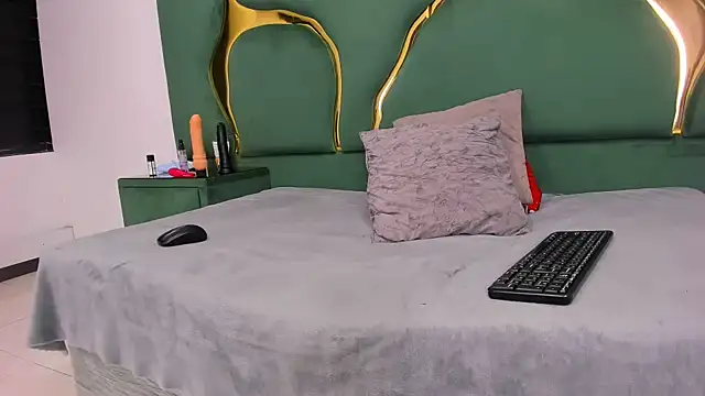 RoxanneBloom online show from March 13, 4:08 am