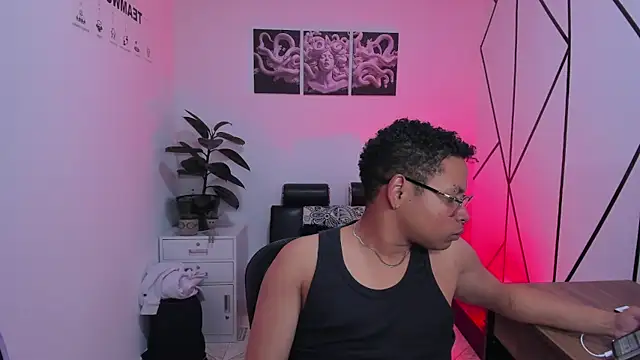 Snapshot of Thorian_stormborn chatting on November 24, 9:25 pm Thorian stormborn online show from November 24, 9:25 pm