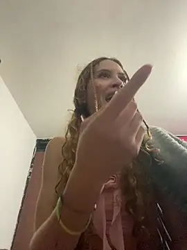 Snapshot of Labby18 chatting on December 19, 3:24 am Labby18 online show from December 19, 3:24 am