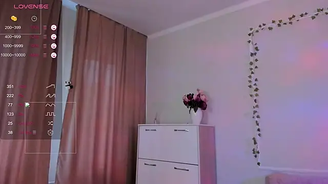 Snapshot of SweetieMarry chatting on July 7, 7:23 am SweetieMarry online show from July 7, 7:23 am