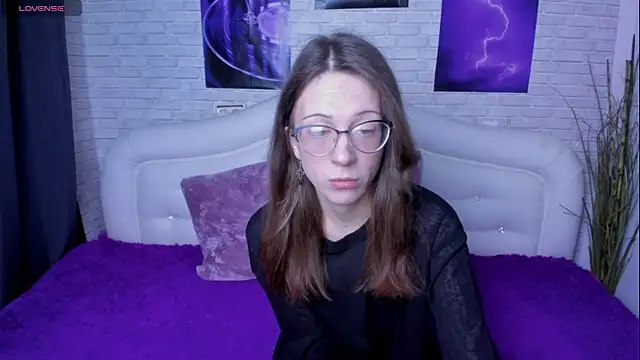 Snapshot of BrielleSummer4u chatting on December 4, 12:14 pm BrielleSummer4u online show from December 4, 12:14 pm