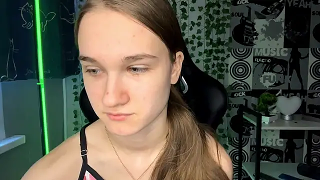 helgicuteness online show from February 14, 11:29 am