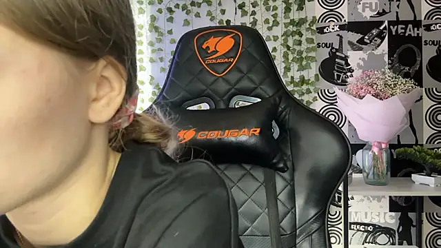 helgicuteness online show from March 12, 12:11 pm