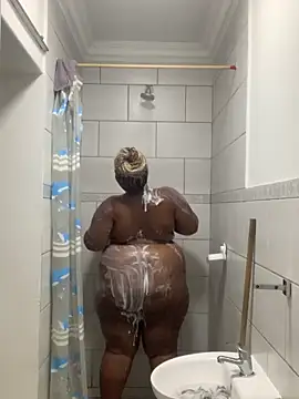 cuddlegiantbear online show from November 24, 5:45 pm