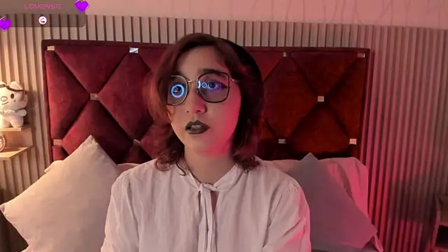 Snapshot of Kiri_Velvet chatting on April 18, 9:15 pm Kiri Velvet online show from April 18, 9:15 pm