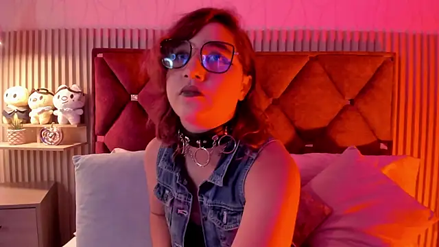 Snapshot of Kiri_Velvet chatting on April 22, 8:21 pm Kiri Velvet online show from April 22, 8:21 pm