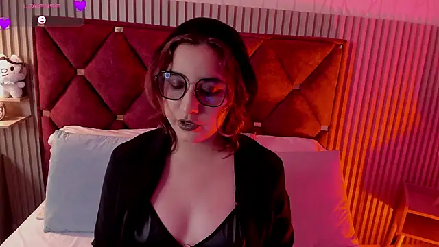 Snapshot of Kiri_Velvet chatting on April 23, 8:22 pm Kiri Velvet online show from April 23, 8:22 pm