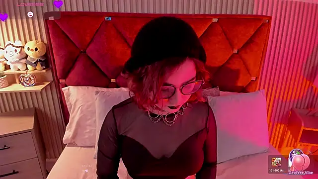 Snapshot of Kiri_Velvet chatting on April 28, 8:25 pm Kiri Velvet online show from April 28, 8:25 pm
