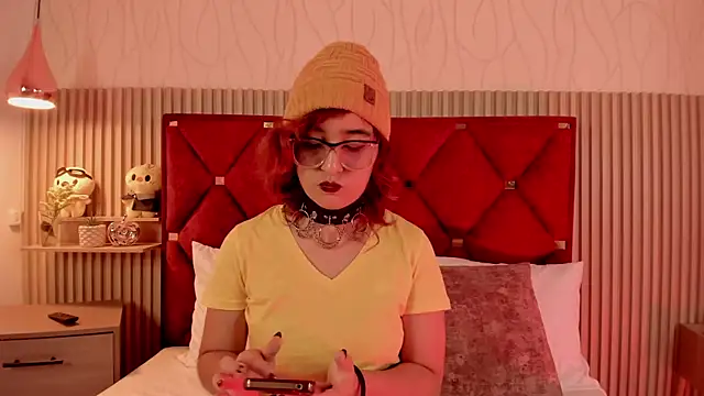 Snapshot of Kiri_Velvet chatting on May 20, 8:26 pm Kiri Velvet online show from May 20, 8:26 pm