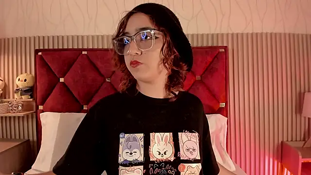 Snapshot of Kiri_Velvet chatting on May 22, 8:14 pm Kiri Velvet online show from May 22, 8:14 pm
