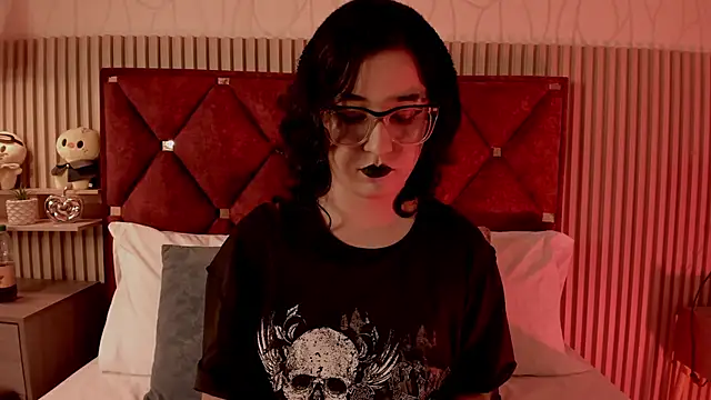 Snapshot of Kiri_Velvet chatting on May 29, 8:51 pm Kiri Velvet online show from May 29, 8:51 pm