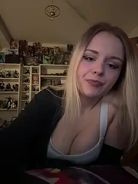 OfflineLizzy online show from March 9, 7:18 pm