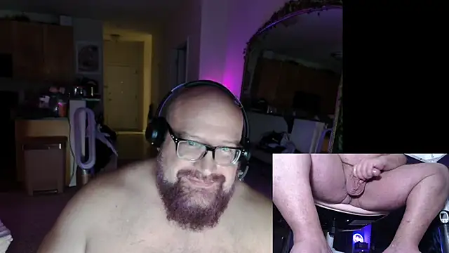 BigBearforCuddles online show from April 21, 3:02 am