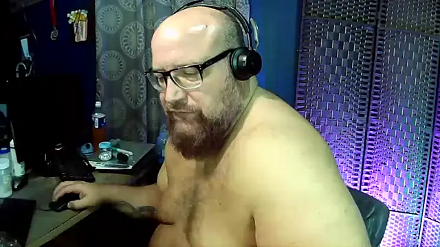 BigBearforCuddles online show from April 28, 1:48 am