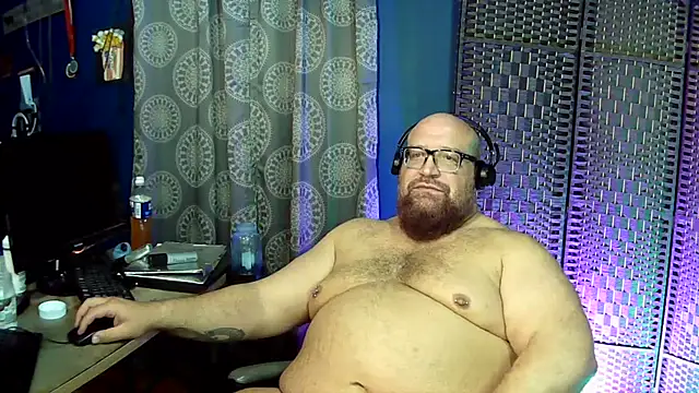 BigBearforCuddles online show from April 28, 2:27 am