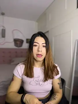 MaddieHunter online show from December 4, 1:42 pm