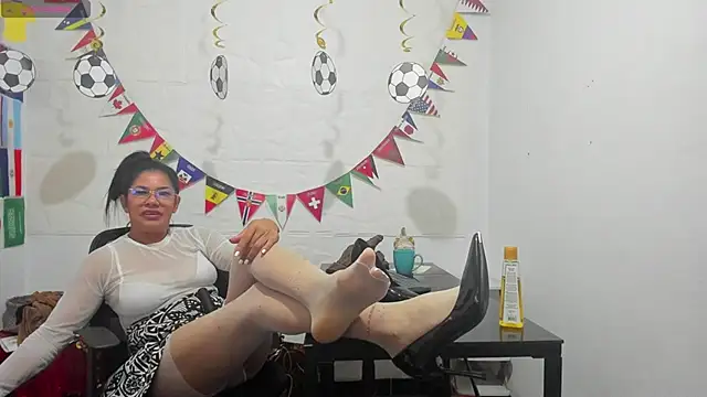 Miss clarepocahose online show from June 22, 3:25 am