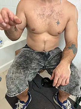 2addictivelyhorny online show from July 24, 5:49 am