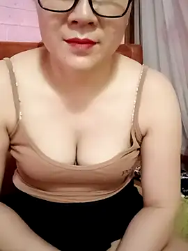 Snapshot of Lily-ross22 chatting on July 3, 4:13 pm Lily-ross22 online show from July 3, 4:13 pm