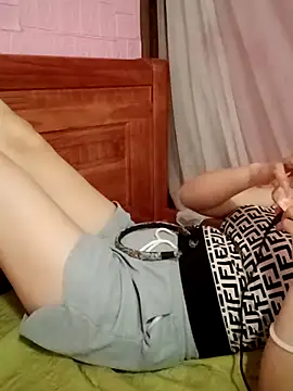 Snapshot of Lily-ross22 chatting on July 5, 5:47 am Lily-ross22 online show from July 5, 5:47 am