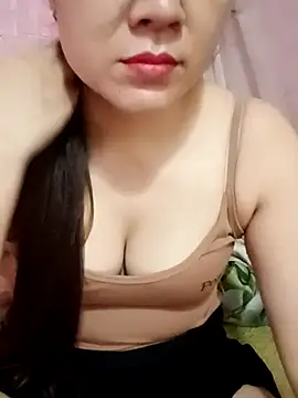 Snapshot of Lily-ross22 chatting on July 16, 4:57 pm Lily-ross22 online show from July 16, 4:57 pm