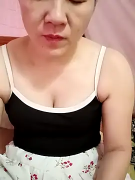 Snapshot of Lily-ross22 chatting on July 19, 7:17 pm Lily-ross22 online show from July 19, 7:17 pm