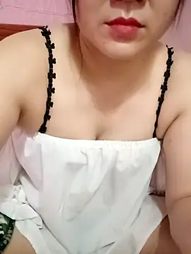 Snapshot of Lily-ross22 chatting on July 24, 5:33 pm Lily-ross22 online show from July 24, 5:33 pm