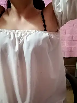 Snapshot of Lily-ross22 chatting on July 25, 8:23 am Lily-ross22 online show from July 25, 8:23 am
