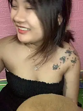 Snapshot of lau-2 chatting on November 25, 2:17 pm lau-2 online show from November 25, 2:17 pm