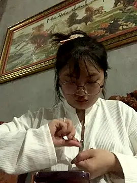 Snapshot of lau-2 chatting on December 4, 1:09 pm lau-2 online show from December 4, 1:09 pm