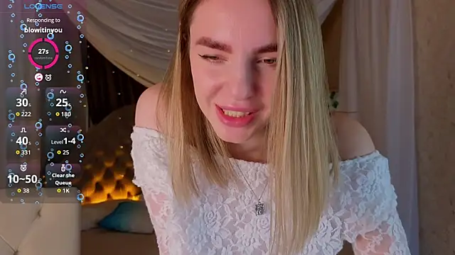 Snapshot of molly_crystal chatting on December 17, 2:17 am molly crystal online show from December 17, 2:17 am