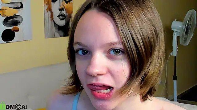 Olivia Riesz online show from June 12, 1:15 am