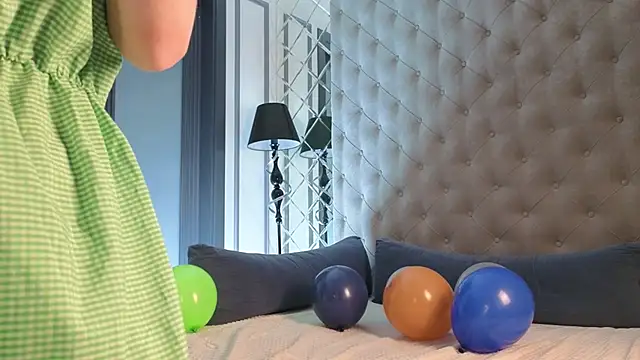 SharaSauer online show from February 28, 1:06 am