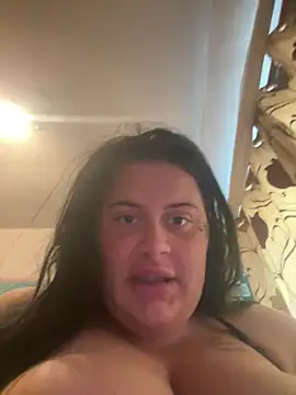 Snapshot of CurvyAyla chatting on August 7, 9:11 am CurvyAyla online show from August 7, 9:11 am