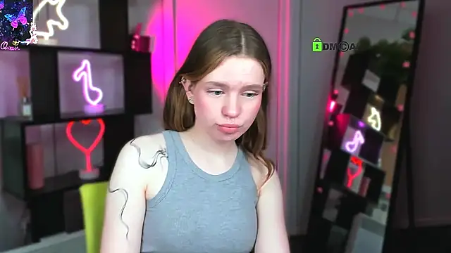 Snapshot of candy_flossie1 chatting on March 5, 10:17 pm candy flossie1 online show from March 5, 10:17 pm