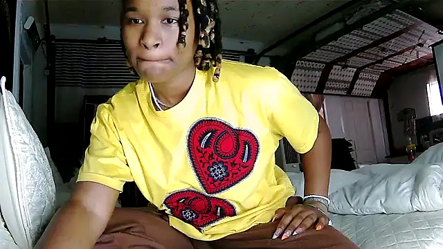 Snapshot of JuicyEbonyGoddess chatting on April 21, 12:22 pm JuicyEbonyGoddess online show from April 21, 12:22 pm