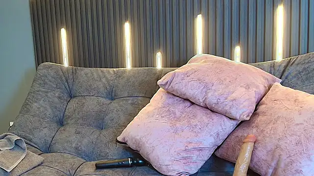 scarlett aviebby online show from December 4, 1:42 pm