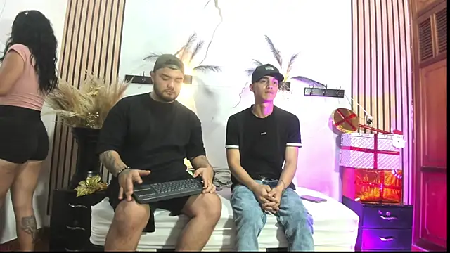 Karen Mio online show from December 1, 1:05 pm