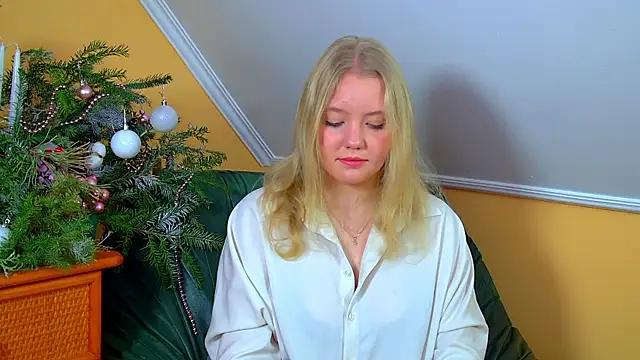 EmilyEvanse online show from December 14, 6:19 am