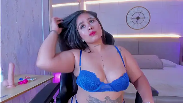 Julietaa 1 online show from December 3, 7:34 pm