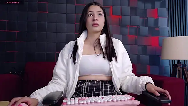 JakiJohnson online show from December 3, 1:09 pm