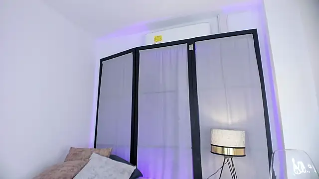 niicole steele  online show from January 16, 8:02 pm