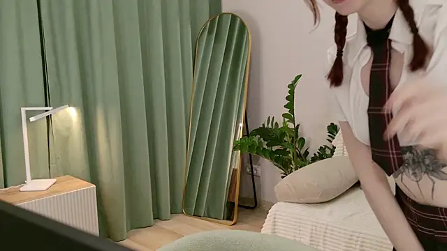 eva aria online show from December 4, 9:12 pm