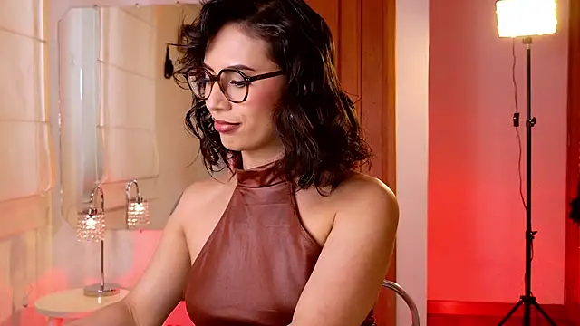 Snapshot of Rue_Bellafire chatting on June 3, 8:36 pm Rue Bellafire online show from June 3, 8:36 pm