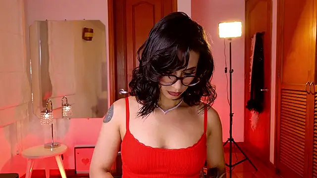 Snapshot of Rue_Bellafire chatting on June 9, 7:58 pm Rue Bellafire online show from June 9, 7:58 pm