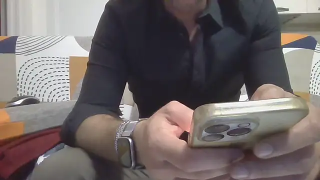 Snapshot of Eroshotlicker chatting on December 1, 11:10 pm Eroshotlicker online show from December 1, 11:10 pm