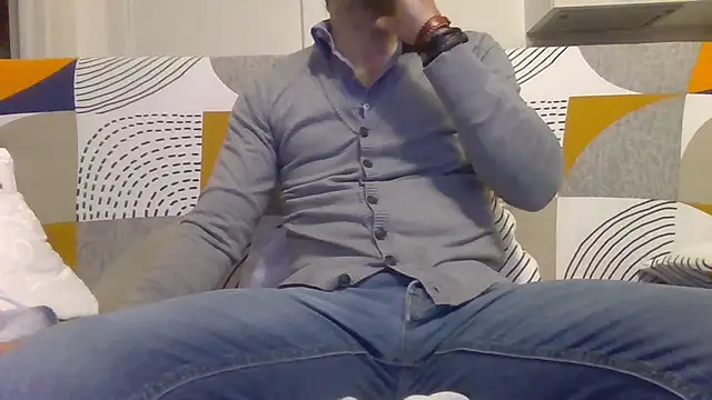 Snapshot of Eroshotlicker chatting on December 15, 9:30 pm Eroshotlicker online show from December 15, 9:30 pm