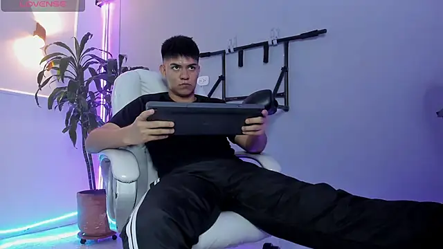 Paul 27  online show from November 26, 3:40 am