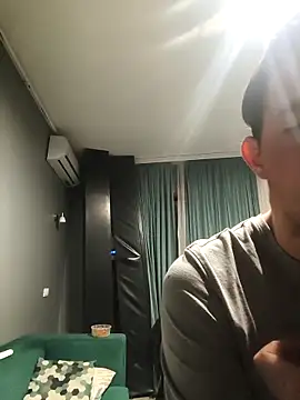 Snapshot of Razvan696969 chatting on February 21, 4:41 pm Razvan696969 online show from February 21, 4:41 pm