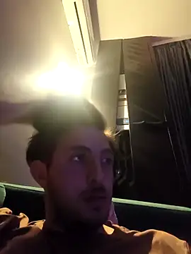 Snapshot of Razvan696969 chatting on March 11, 10:27 pm Razvan696969 online show from March 11, 10:27 pm